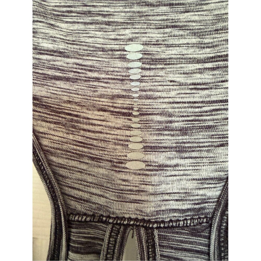 Athletic Top and Capri Leggings Set - Picture 3 of 9